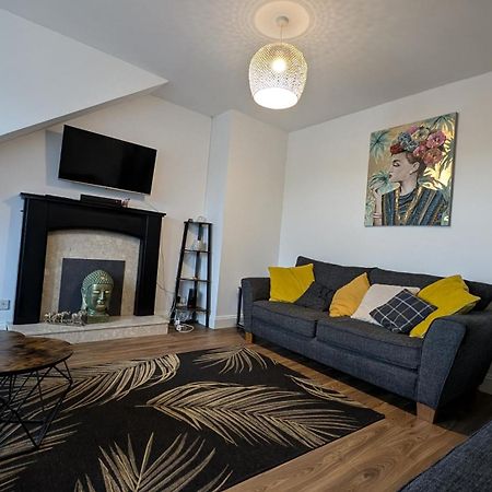 Lovely 2 Bedroom Apartment In Central Location Greenock Exterior photo