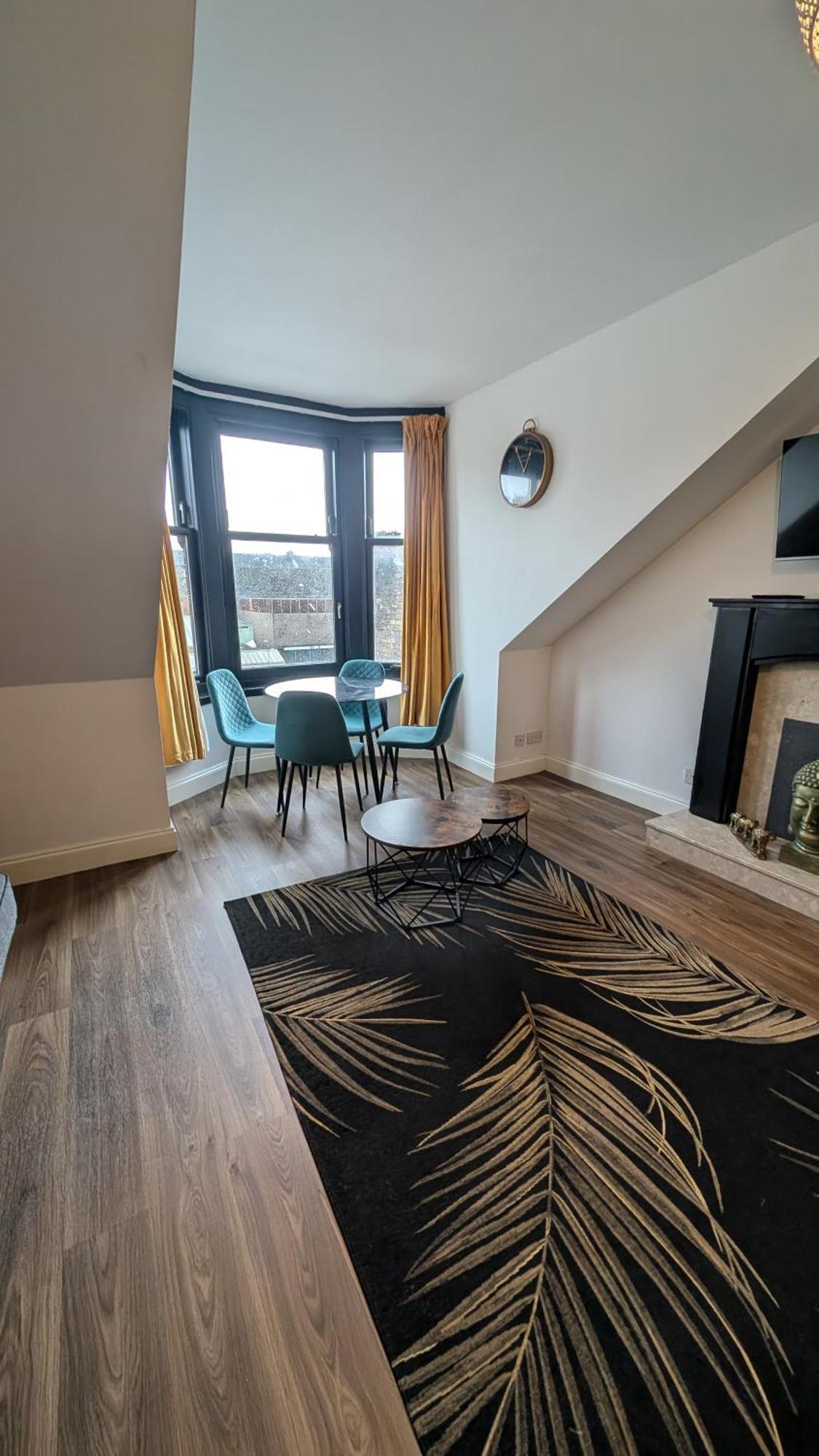 Lovely 2 Bedroom Apartment In Central Location Greenock Exterior photo